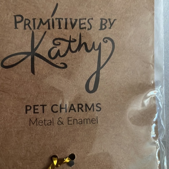 Dog charm. New, Primitives by Kathy, metal & enamel. “I’m a lover, not a biter” - Picture 3 of 4